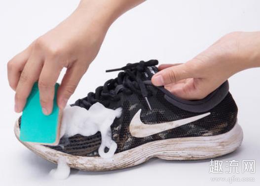 球鞋清洗剂的成分是什么 球鞋清洗剂能上高铁吗
