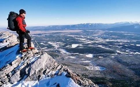 下雪天爬山需要准备什么 老年人适合爬山吗