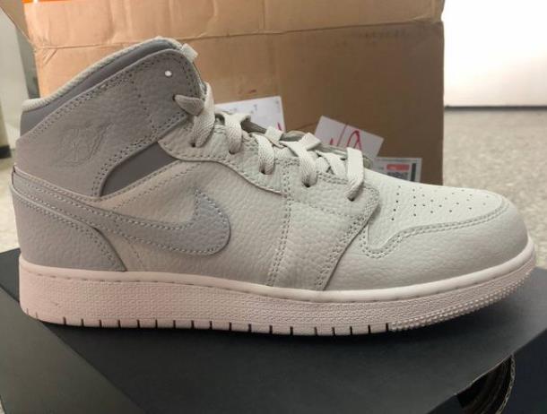 AJ1雾霾灰怎么鉴定真假 aj1雾霾灰真假对比图