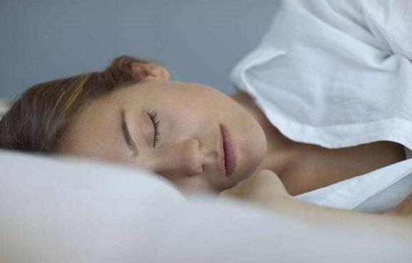 睡眠时常会影响胖瘦吗-不仅长胖自制力还会下降