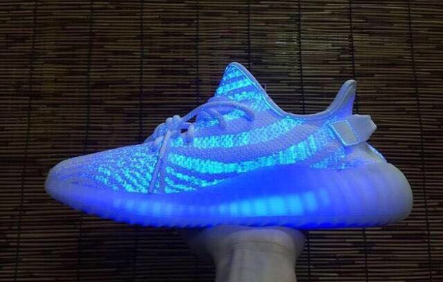 Yeezy 350 V2黄油斑马纹怎么看 椰子350黄油紫外线照出斑马纹