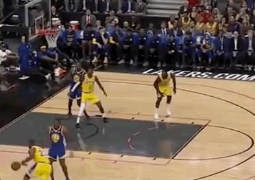 NBA中有哪些高难度不可思议进球 盘点NBA中的神仙球
