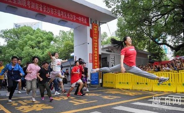 一字马是竖叉还是横叉 一字马是拉筋还是拉韧带