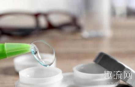 打篮球的时候可以戴隐形眼镜吗 戴隐形眼镜打篮球有没有危险
