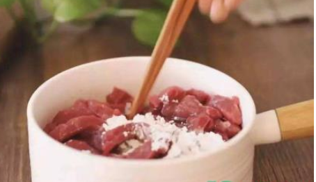 为什么不能水龙头冲洗生肉(小苏打能洗肉吗生肉)