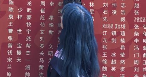 染了蓝黑色改什么色最方便(染蓝黑色后直接染其他色可以吗)