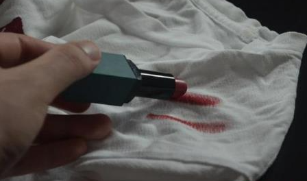 如何快速去掉衣服上的口红