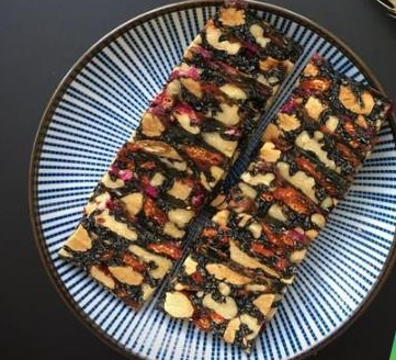 阿胶糕可以用锡纸垫吗（阿胶糕制作技巧）