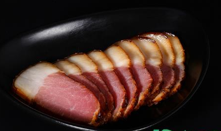长了蛆虫的肉却没臭能吃吗(吃了长蛆的肉会怎么样)