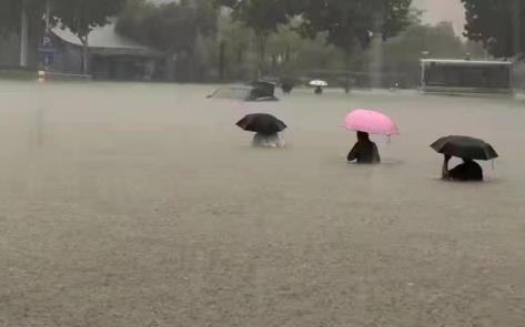 758暴雨和2021河南暴雨哪个严重(河南郑州暴雨的严重性)