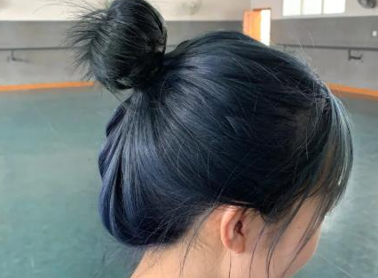 染蓝黑色可以盖白头发吗（染蓝黑色后多久可以其他颜色）