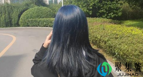 染完蓝黑色太丑了怎么换别的颜色(染蓝黑色注意事项)