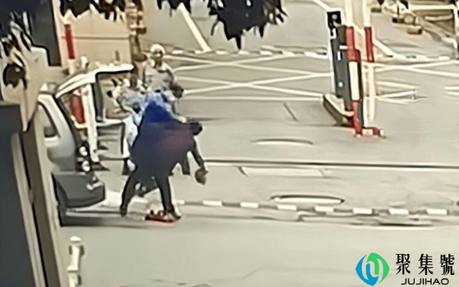 城管施暴为何一再上演(城管暴力执法怎么处理的)