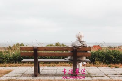 爱仞诚相关名字