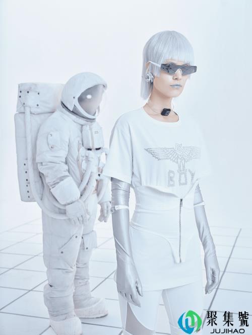 解锁“银”色科技潮流生活,BOY LONDON x HONOR联名跨界限量礼盒发布