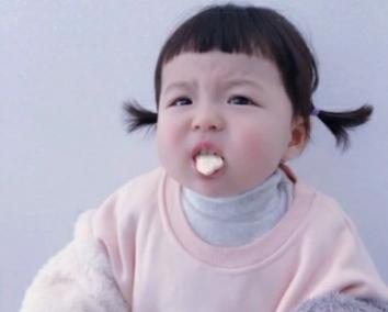 女生自我介绍幽默大气（女生简短文艺自我介绍）