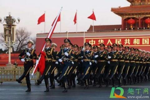 国庆节几点升国旗(元旦看升国旗的人多吗)