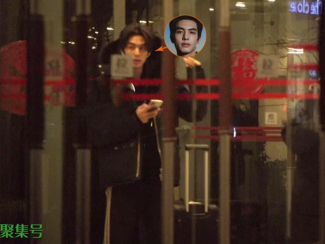 宋威龙与美女回酒店再被拍,曾与林允交往跟赵佳丽车内热吻传恋情