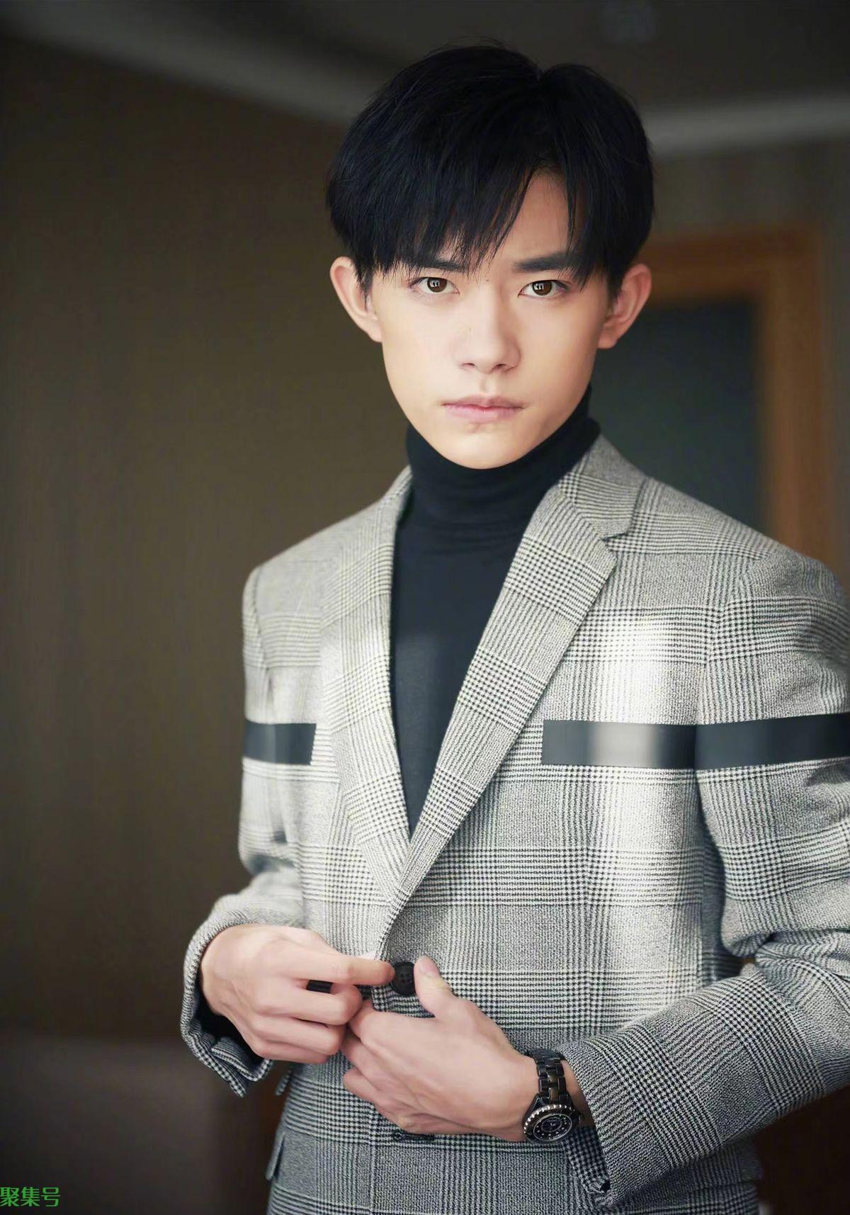 易烊千玺成首个00后百亿票房主演(易烊千玺主演票房破100亿)
