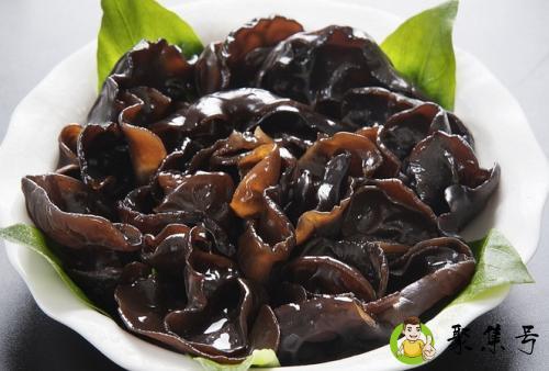 泡木耳用冷水还是热水比较好