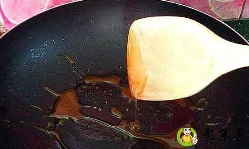 炒冰糖需要放油吗