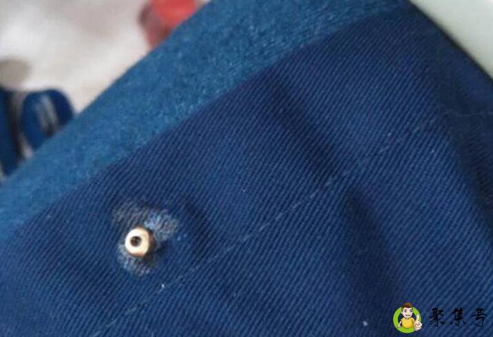 详细阅读:502衣服上怎么洗掉硬块 502衣服上怎么洗掉硬块