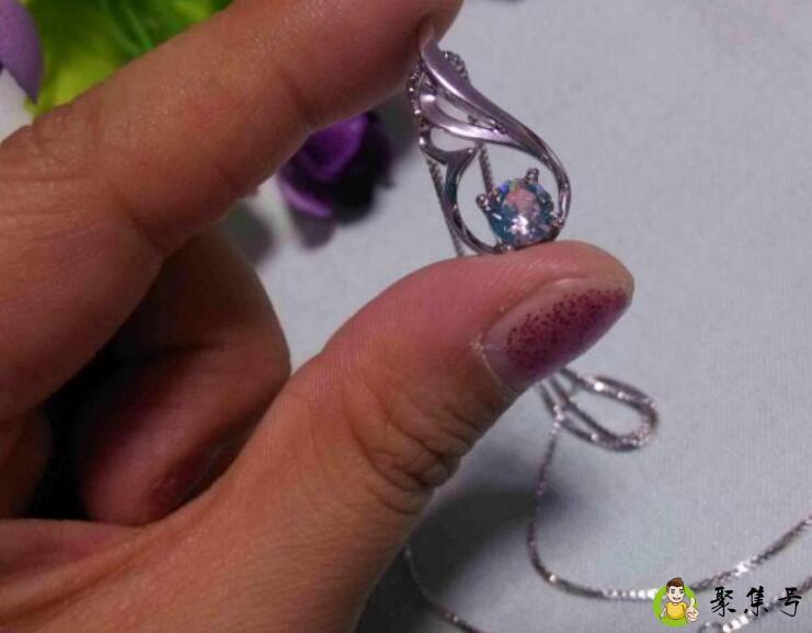详细阅读:施华洛世奇三种戴法 施华洛世奇三种戴法