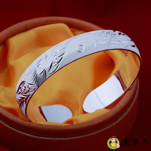 银子带左手还是右手