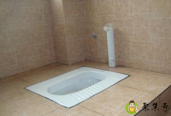 蹲式厕所被卫生纸堵了怎么办