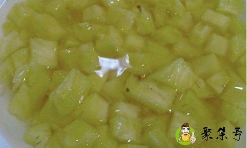 刚切的菠萝要用水泡吗