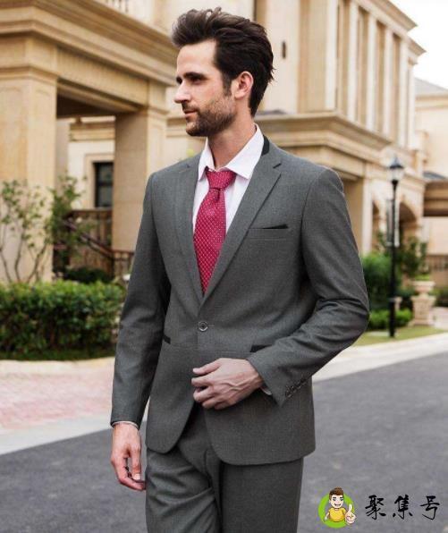 在正式场合男士穿西服要求
