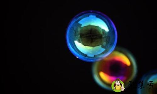 肥皂泡是透明的中透是什么意思