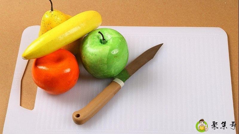 塑料菜板去污渍小窍门