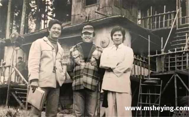 中国90年代混混,追着向华强一路打到深圳,仅靠一把刀闯浙江村