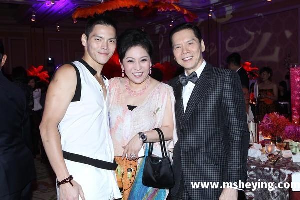 中国90年代混混,追着向华强一路打到深圳,仅靠一把刀闯浙江村