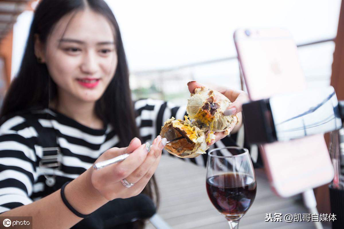 有人这样发抖音月入十多万,发抖音也能赚钱,不用开淘宝店也能做