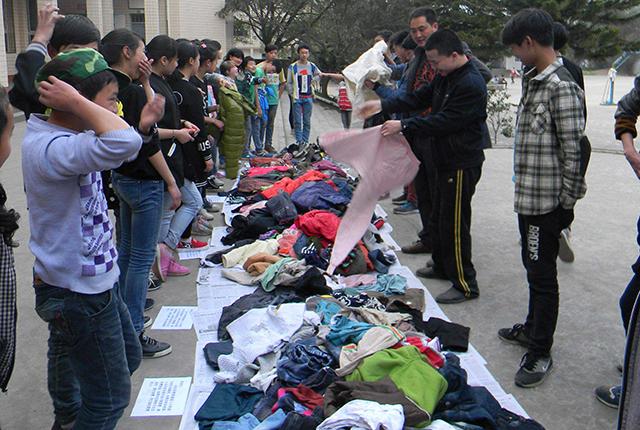 工作不好找,地摊搞一搞,地摊6种产品好赚钱,现在知道不算晚