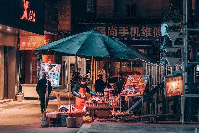 工作不好找,地摊搞一搞,地摊6种产品好赚钱,现在知道不算晚