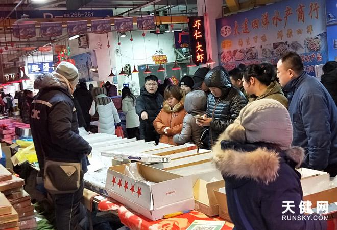 海鲜市场进入“春节模式”哪些海鲜最便宜、最抢手?