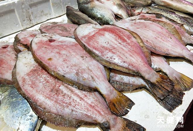 海鲜市场进入“春节模式”哪些海鲜最便宜、最抢手?