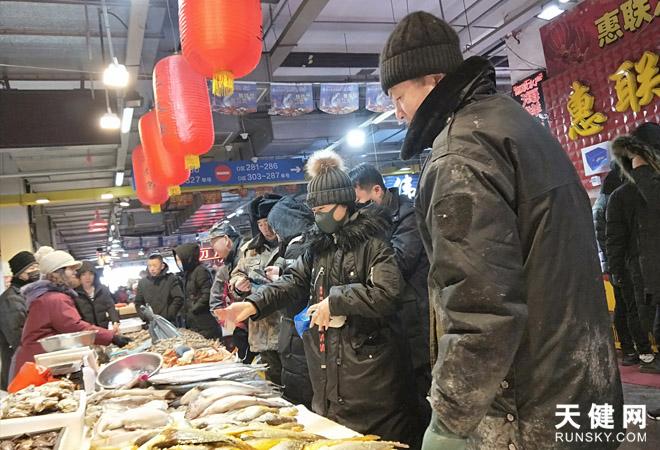海鲜市场进入“春节模式”哪些海鲜最便宜、最抢手?