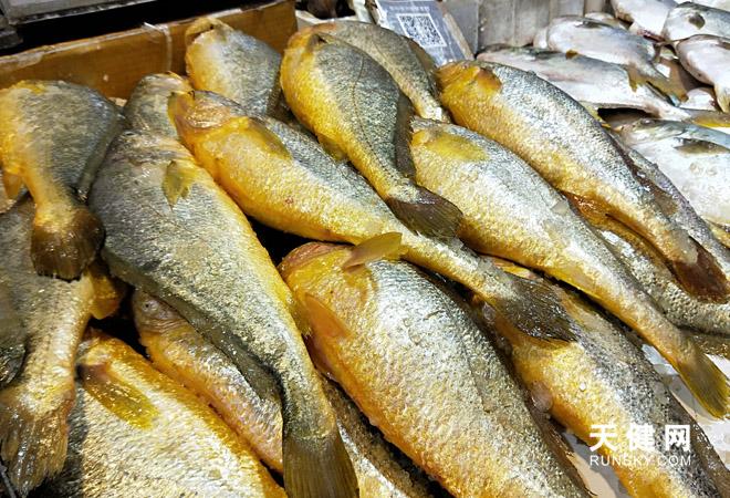 海鲜市场进入“春节模式”哪些海鲜最便宜、最抢手?