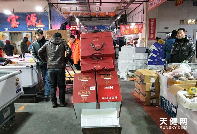 海鲜市场进入“春节模式”哪些海鲜最便宜、最抢手?