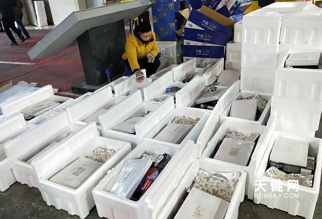 海鲜市场进入“春节模式”哪些海鲜最便宜、最抢手?