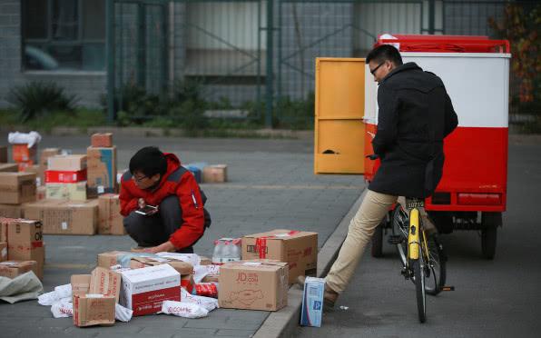 快递员:早上5点起来工作,干到凌晨下班,看到工资心凉了半截