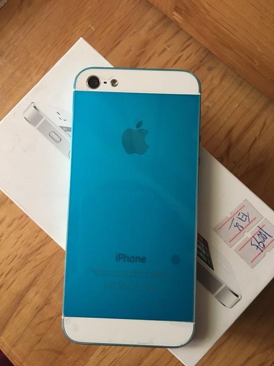 网友300块收了港版的iPhone5, 但这个配色你见过吗?