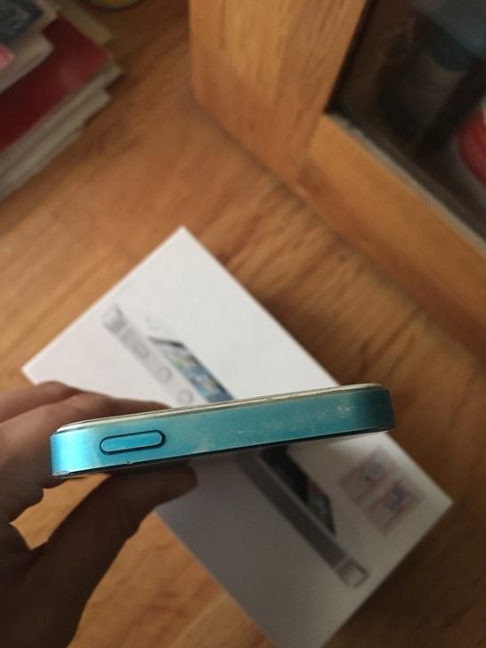 网友300块收了港版的iPhone5, 但这个配色你见过吗?