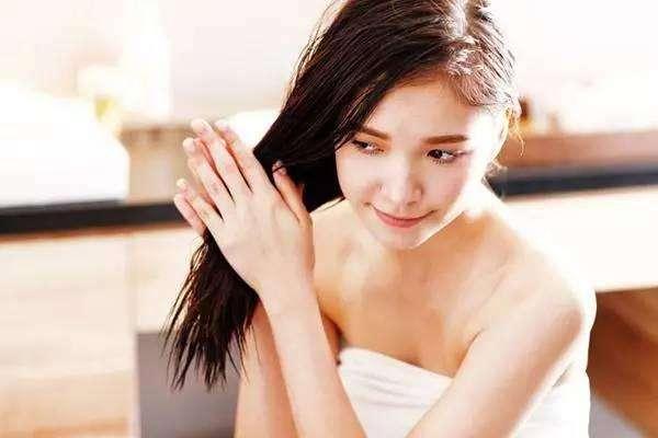 正确使用营养发膜,轻松养出一头飘逸柔顺的秀发