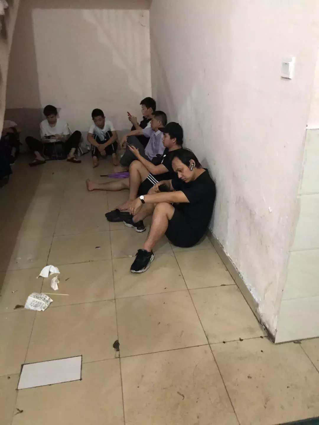 一台手机两分钟掉价上百,在华强北倒腾手机,比A股刺激多了