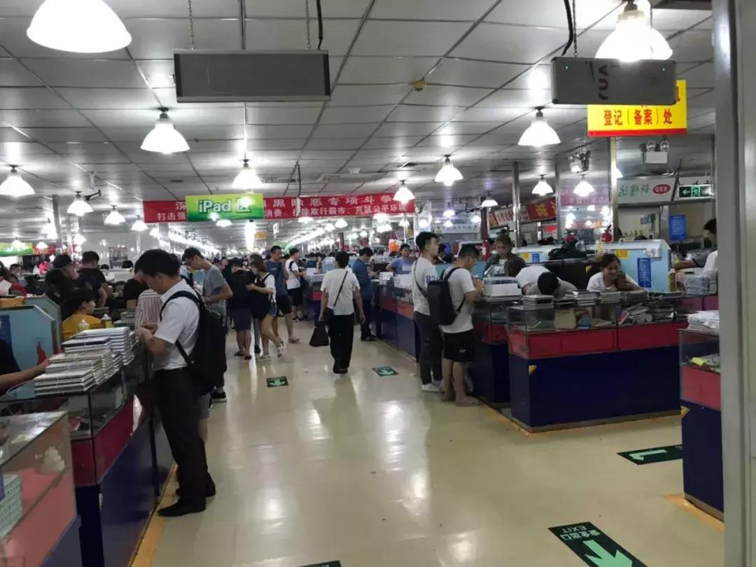 一台手机两分钟掉价上百,在华强北倒腾手机,比A股刺激多了